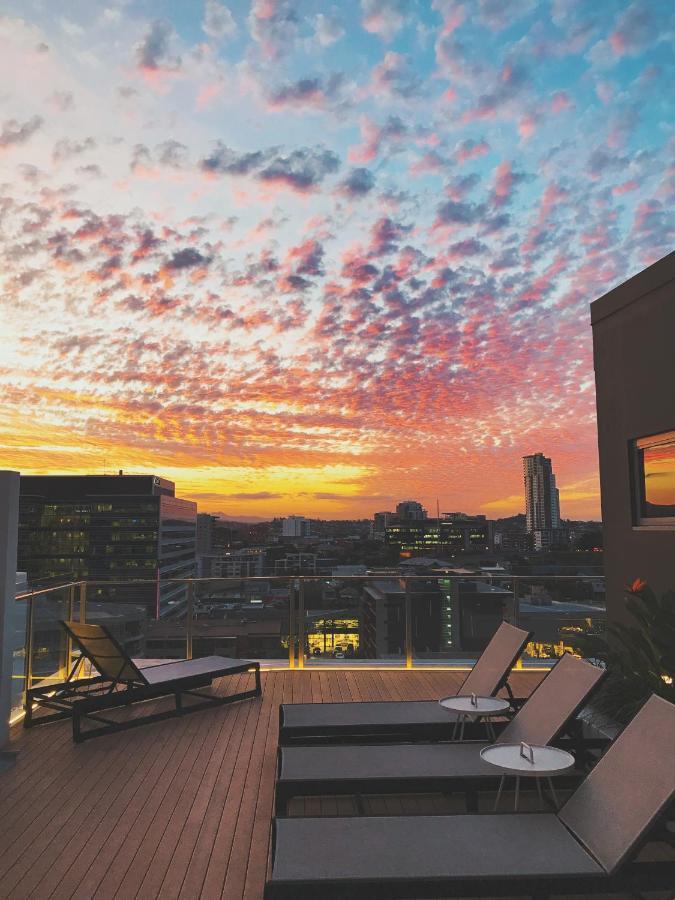 อเล็กส์ เพอร์รี โฮเต็ล แอนด์ อพาร์ตเมนต์ Hotel บริสเบน ภายนอก รูปภาพ